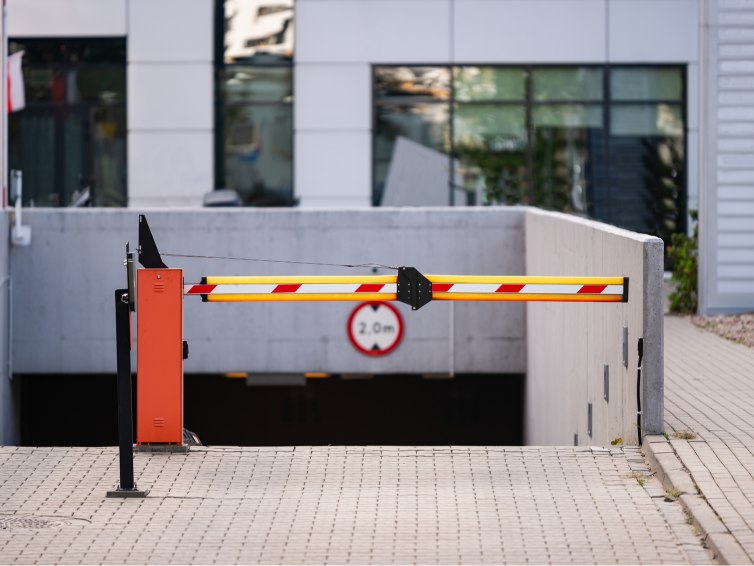 Common misconceptions about commercial security gates