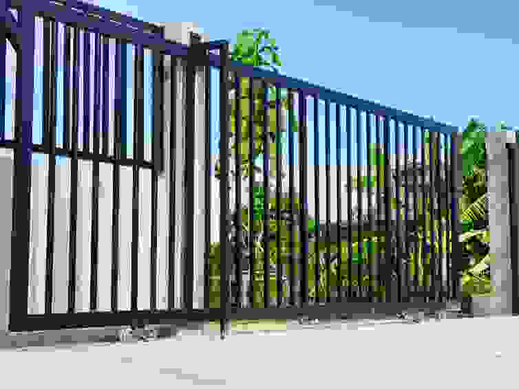 How to Choose the Right Commercial Security Gate